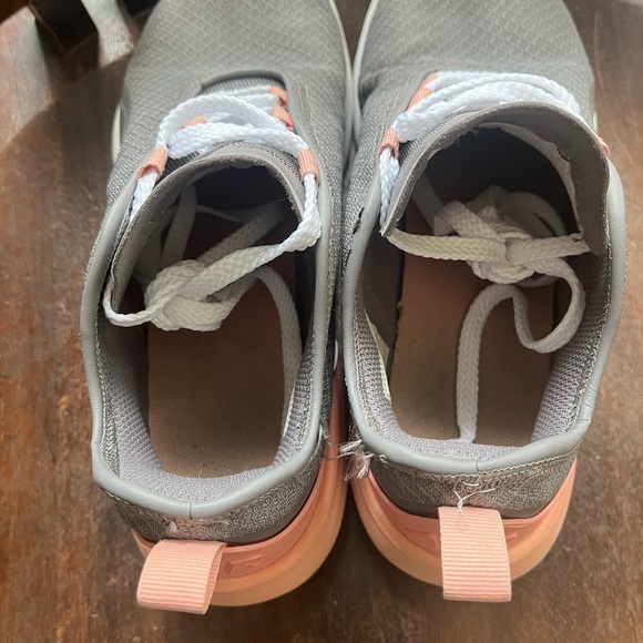 Nike Air Max Motion 2- women’s- size 8 - Picture 6 of 15